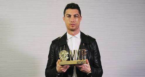 مجلة صينية تتوج رونالدو بجائزة أفضل لاعب في العالم في 2017